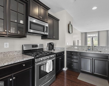 858 Nancy Lynn Lane - Photo Thumbnail 9