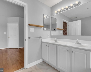 8195 Poinsett Terrace - Photo Thumbnail 32