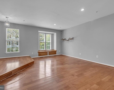 8195 Poinsett Terrace - Photo Thumbnail 25