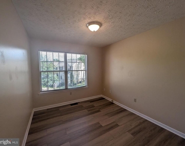 629 Tripp Creek Court - Photo Thumbnail 6