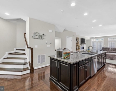 7314 Taylors Hill Lane - Photo Thumbnail 5