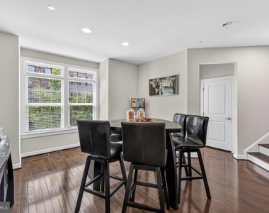 7314 Taylors Hill Lane - Photo Thumbnail 8