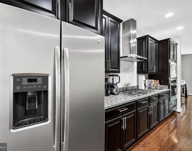 7314 Taylors Hill Lane - Photo Thumbnail 6