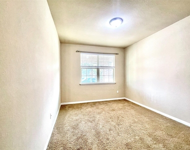 16412 Vescovo Ln - Photo Thumbnail 19