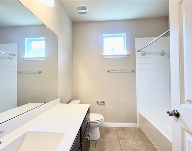 16412 Vescovo Ln - Photo Thumbnail 21
