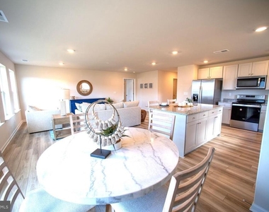 535 Hall Drive - Photo Thumbnail 6