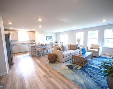 535 Hall Drive - Photo Thumbnail 3