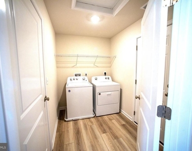 535 Hall Drive - Photo Thumbnail 9