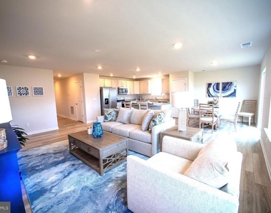 535 Hall Drive - Photo Thumbnail 4