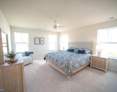 535 Hall Drive - Photo Thumbnail 7
