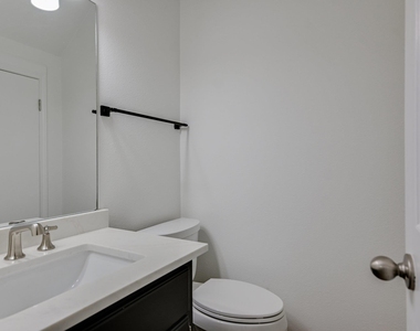 1307 Kinney Ave - Photo Thumbnail 10