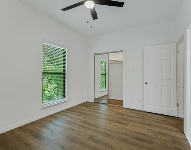 1307 Kinney Ave - Photo Thumbnail 13