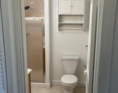 2328 Ashmead Place Nw - Photo Thumbnail 6