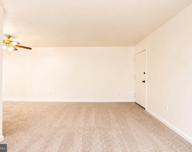 4921 Quarles Street Ne - Photo Thumbnail 2