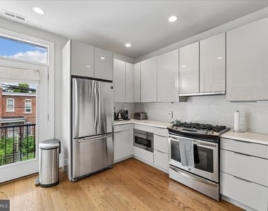 619 Harvard Street Nw - Photo Thumbnail 5