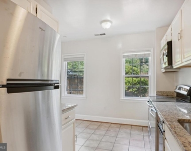 3231 Sutton Place Nw - Photo Thumbnail 4