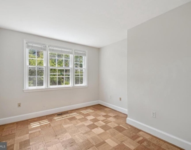 3231 Sutton Place Nw - Photo Thumbnail 6