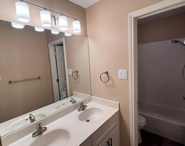 13330 Water Oak Ln - Photo Thumbnail 17