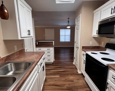13330 Water Oak Ln - Photo Thumbnail 8