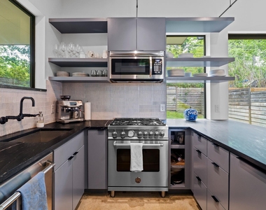 303 Woodward St - Photo Thumbnail 12