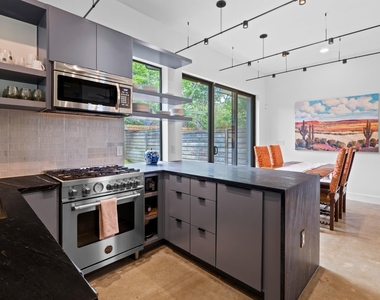 303 Woodward St - Photo Thumbnail 13