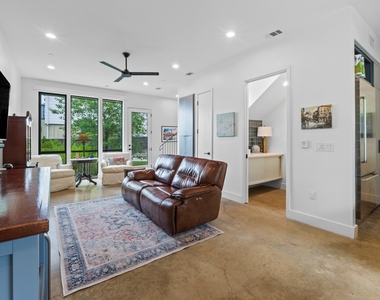 303 Woodward St - Photo Thumbnail 7