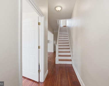720 Gresham Place Nw - Photo Thumbnail 2