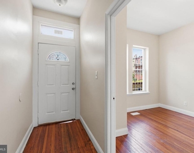 720 Gresham Place Nw - Photo Thumbnail 1