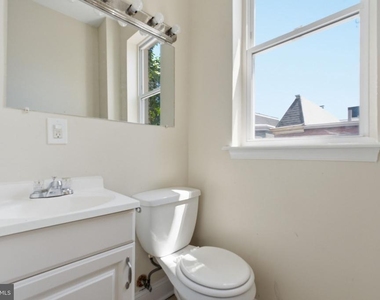 720 Gresham Place Nw - Photo Thumbnail 11