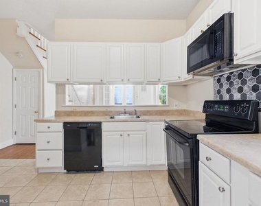720 Gresham Place Nw - Photo Thumbnail 6