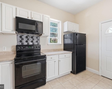 720 Gresham Place Nw - Photo Thumbnail 7