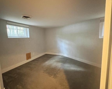 729 Massachusetts Avenue Ne - Photo Thumbnail 8