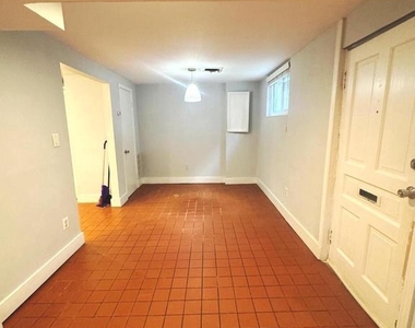 729 Massachusetts Avenue Ne - Photo Thumbnail 6