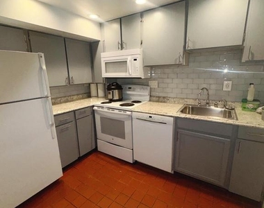 729 Massachusetts Avenue Ne - Photo Thumbnail 3