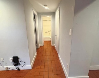 729 Massachusetts Avenue Ne - Photo Thumbnail 2