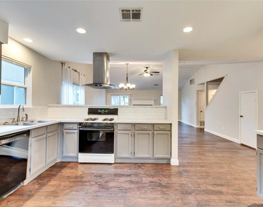 9706 Moorberry St - Photo Thumbnail 6