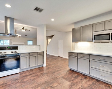 9706 Moorberry St - Photo Thumbnail 5