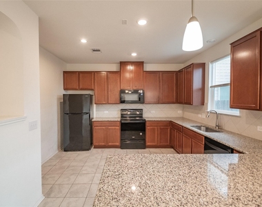 6412 Carriage Pines Dr - Photo Thumbnail 4
