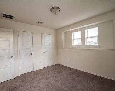 6412 Carriage Pines Dr - Photo Thumbnail 13