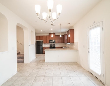 6412 Carriage Pines Dr - Photo Thumbnail 5