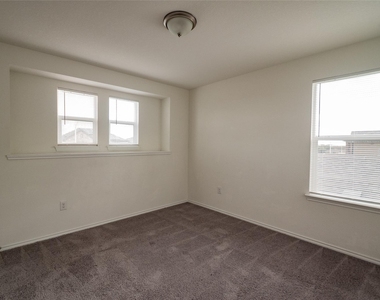 6412 Carriage Pines Dr - Photo Thumbnail 15