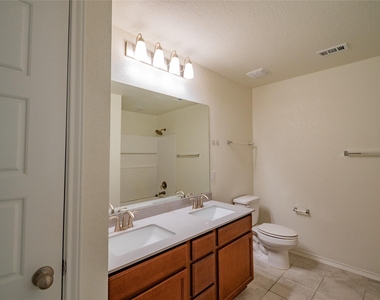 6412 Carriage Pines Dr - Photo Thumbnail 12