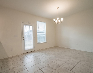 6412 Carriage Pines Dr - Photo Thumbnail 2