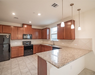 6412 Carriage Pines Dr - Photo Thumbnail 3