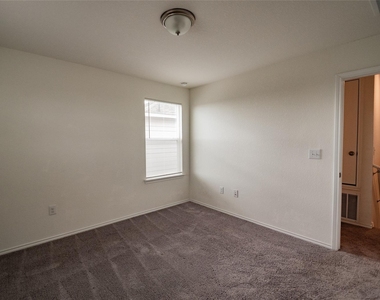 6412 Carriage Pines Dr - Photo Thumbnail 14