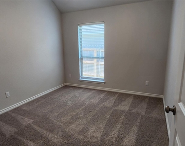 308 Los Olives Ln - Photo Thumbnail 21