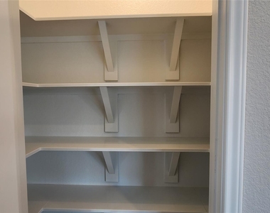 308 Los Olives Ln - Photo Thumbnail 9