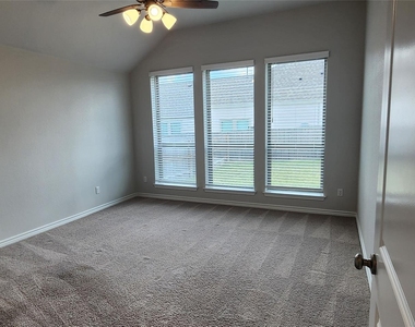 308 Los Olives Ln - Photo Thumbnail 13