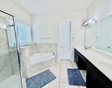 3925 Gildas Path - Photo Thumbnail 36