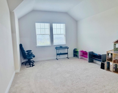 3925 Gildas Path - Photo Thumbnail 25